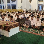 Jenazah Prof Ridlawan Nasir di Masjid Al Akbar Surabaya, Kamis (17/1/2025). Foto: bangsaonline