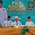 Dari kiri, KH. Kadir Rofii, KH. Mondir Rofii, H. Syafiuddin (Ketua DPC PKB), KH. Syarif Damanhuri, KH. Faison Anwar, KH. Imam Bukhori Cholil AG, dan Ra Musawwir.