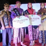 Juara Putra-putri Batik 2019 didampingi Sekdakab dan Kadisparbud Pamekasan.