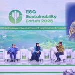 Direktur Utama SIG, Donny Arsal (kedua kanan) menyampaikan paparan pada acara ESG Sustainability Forum 2025 yang diselenggarakan oleh CNBC Indonesia di Menara Bank Mega, Jakarta. FOTO: ist.