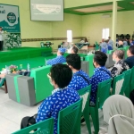 Kepala Dinkes P2KB Kabupaten Tuban, Bambang Priyo Utomo saat membuka kegiatan tasyakuran dalam rangka Hari Gizi Nasional ke-63 tahun 2023 di aula kampus IIKNU Tuban, Rabu (25/1/2023).
