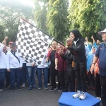 Wali Kota Kediri Vinanda Prameswati saat memberangkatkan Jalan Sehat. (Ist)