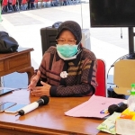 Wali Kota Risma saat menggelar jumpa pers di Balai Kota Surabaya, Sabtu (18/7). foto: YUDI A/ BANGSAONLINE