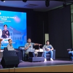 Fandi Akhmad Yani, Raden Achmad Nur Rizky, Ipda  Andreas Dwi Anggoro dan  wartawan Harian Bangsa dan BANGSAONLINE.com M Syuhud Almanfaluty dalam forum kolaborasi dialog publik. foto: ist.
