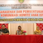 Sekretaris Daerah Kota Pasuruan Bahrul Ulum (tengah) saat membuka acara.