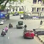 Kondisi mobil Ayla usai menabrak pagar tembok bundar Alun-Alun Tugu Kota Malang.