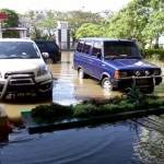 ?Halaman Kantor Dinas Koperasi dan UMKM yang terendam air. Foto:yuli eksanti/BANGSAONLINE