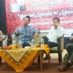 Diskusi membedah buku tentang HTI dan konsep Khilafah dig?elar di kampus FISIP Unair.