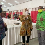 Wali Kota Mojokerto Ika Puspitasari bersama Wakil Wali Kota Mojokerto Achmad Rizal Zakaria, dalam kunjungan kerja ke Kota Sorong, Papua, Kamis (19/11/2020).