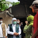 Gubernur Jawa Timur Khofifah Indar Parawansa meninjau dua kecamatan di Kabupaten Blitar yang terdampak gempa bumi 5,9 magnitudo. 