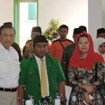 Luhut Panjaitan (baju putih) dan Yenny Wahid (kerudung merah) menjadi tamu nasional dalam Harlah Ansor ke 81 Kab Malang. (foto: iwan irawan/BANGSAONLINE)