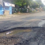 Salah satu jalan Kabupaten yang akan diperbaiki. foto: HABIBI/ BANGSAONLINE