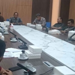Hearing atau rapat dengar pendapat yang digelar DPRD Kabupaten Mojokerto terkiat dugaan limbah B3 perusahaan di Desa Ketemasdungus.