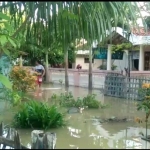 Air mulai memasuki rumah warga di Kelurahan Patemon dan Jungcangcang.