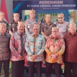 Bupati Pamekasan, Baddrut Tamam, dan wakilnya RB Fattah Jasin, saat meresmikan kantor PT Taspen (Persero) Cabang Madura.