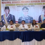 Staf Ahli Ideologi dan Konstitusi Kemenko Polhukam RI, Irjen Pol. Dr. Andry Wibowo (tengah) saat menyampaikan paparan. (Ist)