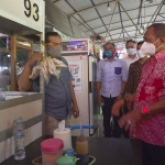 Wawali Surabaya Armudji meninjau Sentra Wisata Kuliner (SWK) RMI di Jalan Ngagel Jaya Selatan, Kamis (4/3/21). 