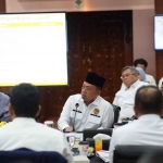 Menteri ATR/BPN saat menghadiri rapat koordinasi finalisasi paket ekonomi dan penyerapan tenaga kerja. 