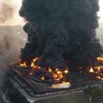 Kilang minyak milik PT Pertamina di Balongan Indramayu Jawa Barat yang terbakar, Senin (29/3/2021) dini hari. Foto:  liputan6.com/BPBD Indramayu)