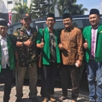 Ketua GP Ansor Surabaya HM. Faridz Afif beserta pengurus harian dan Kasat Korcab Banser Surabaya, menemui Gus Ipul selaku Dewan Penasehat PP Ansor untuk melaporkan turunnya SK kepengurusan dari PP Ansor. foto: DIDI ROSADI/ BANGSAONLINE