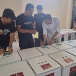 Pemeriksaan logistik Pilkada 2024 di Kota Blitar.