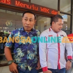 Gubenur Lira, Syamsudin saat mendatangi Kejari Kabupaten Probolinggo. Foto: ANDI SIRAJUDIN/BANGSAONLINE