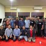 Sesi foto bersama usai kegiatan tadarus jurnalistik dan diskusi bersama. (Ist)
