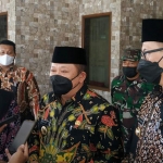 Bupati Hendy Siswanto memberikan keterangan usai pertemuan dengan para Hakim Juri MTQ di Pendopo Wahyawibawagraha, Kamis (27/5).