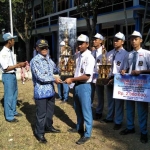 Serangkaian prestasi yang diraih SMKN 1 Kediri, Juara 1 Wali Kota Cup. foto: ARIF K/BANGSAONLINE