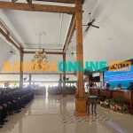 Bupati Probolinggo saat memberi sambutan dalam pelantikan pejabat. Foto: ANDI SIRAJUDIN/BANGSAONLINE