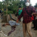 Suasana TKP pembunuhan di Kelurahan Lawangan Daya, Kecamatan Pademawu, Kabupaten Pamekasan.