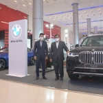 Kepala Cabang BMW Astra Surabaya, Yopy Antonia (kanan) dan Operation Manager BMW Astra Used Car, Terry Tham saat di Booth.