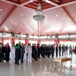 Berlangsung hikmat. Bupati Sampang, Slamet Junaidi melantik 65 pejabat di lingkungan Pemkab Sampang. 