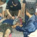 Korban saat dievakuasi oleh warga. foto: ist
