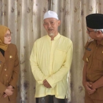 Wali Kota Vinanda dan Wakil Wali Kota Qowimuddin Thoha saat sowan ke kediaman KH Kafabihi Mahrus, Pengasuh Pondok Pesantren Lirboyo Kediri. Foto: Ist. 