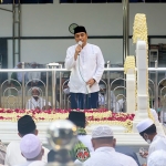 Wali Kota Eri menghadiri acara Haul Sunan Ampel ke-544 di Makam Sunan Ampel Surabaya, Sabtu (3/4).