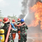 Lomba PEK Kebakaran Antar Satuan yang berlangsung di Komando Latihan Koarmada II, Senin (24/2).