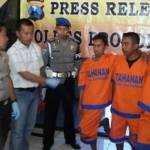 Kapolres Probolinggo, AKBP Riky Huznul merilis tersangka Curwan yang melibatkan perangkat desa. foto: andi sirajudin/BangsaOnline.com