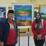 Pj Bupati Sampang Rudi Arifiyanto saat menghadiri pameran lukisan di gedung kesenian. Foto: MUTAMMIM/ BO