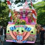tampak mobil hias peserta karnaval. foto:bambang dj/BANGSAONLINE