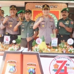 Kapolres Gresik AKBP Kusworo Wibowo bersama Dandim 0817 Letkol Inf. Budi Handoko saat rayakan HUT TNI ke 74. foto: ist.