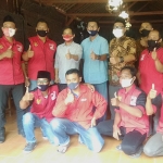 Suhandoyo Bersama Pengurus Partai Solidaritas Indonesia (PSI) Lamongan. (foto: ist).