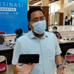 Anwar Sadad, S.Ag., M.Ag., Wakil Ketua DPRD Jatim usai menjalani vaksinasi dosis ketiga (booster) di gedung DPRD Jatim. foto: ist.