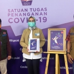 Peluncuran Buku Pedoman Perubahan Perilaku Penanganan Covid-19 di Media Center Satgas Covid-19 Graha BNPB Jakarta, pada Jumat (16/10) sore.