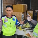 Mobil angkutan barang berisi miras Arak Bali ditangkap PJR Polda Jatim