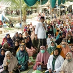 Qosim ketika memberikan ceramah maulid Nabi Muhammad SAW di Dusun Karangtumpuk, Desa Campurejo, Kecamatan Panceng. foto: ist.