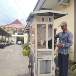 Salah satu PKL yang berjualan di depan Mapolres Sampang (dok. Ist)