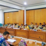 Rapat Komisi II DPRD Pasuruan dengan Disperta membahas pupuk bersubsidi.