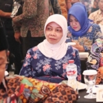Bupati Kediri dr. Hj. Haryanti Sutrisno (jilbab putih) saat menghadiri Rapat Koordinasi dan Sinergi Penyelenggaraan Pemerintahan yang digelar Pemprov Jatim.