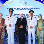 Gubernur Khofifah saat menghadiri Sertijab atau serah terima jabatan Bupati dan Wakil Bupati Tulungagung periode 2025–2030.